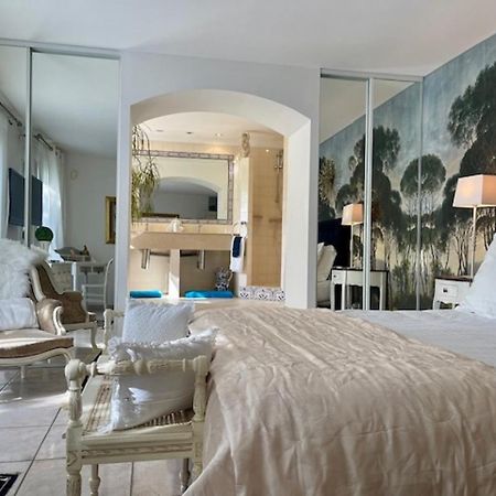 B&B Les Muscades Сент-Этьен-дю-Грес Экстерьер фото