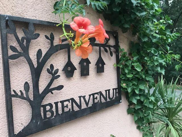 B&B Les Muscades Сент-Этьен-дю-Грес Экстерьер фото